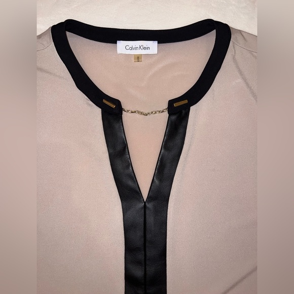 Calvin Klein Taupe Sleeveless Blouse Faux Leather Trim & Chain Detail – Size M - Picture 2 of 7